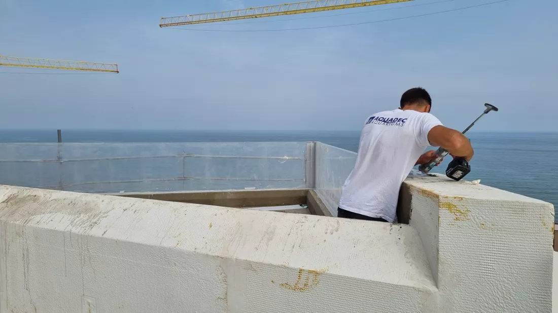 Panneaux en méthacrylate pour piscine transparente