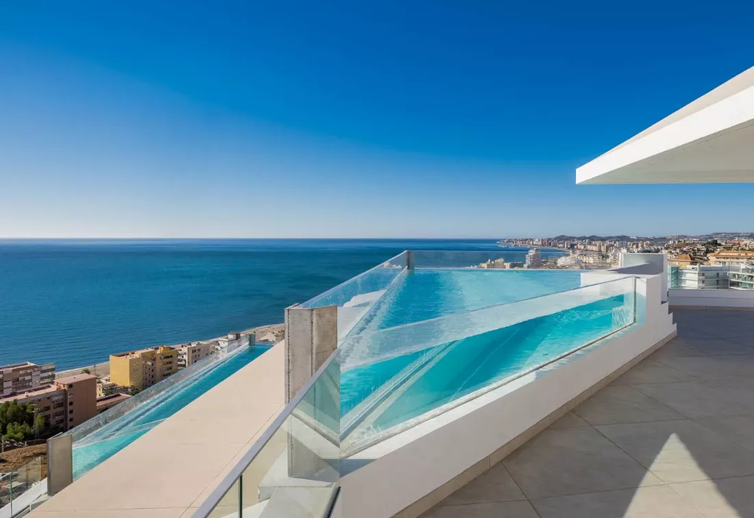 Panneaux en méthacrylate pour piscine transparente
