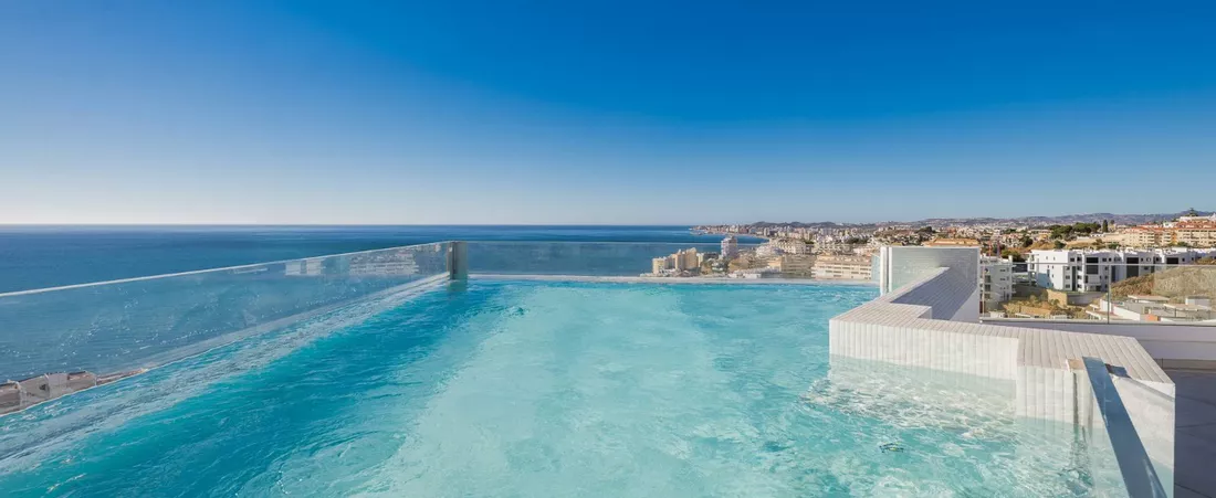 Panneaux en méthacrylate pour piscine transparente